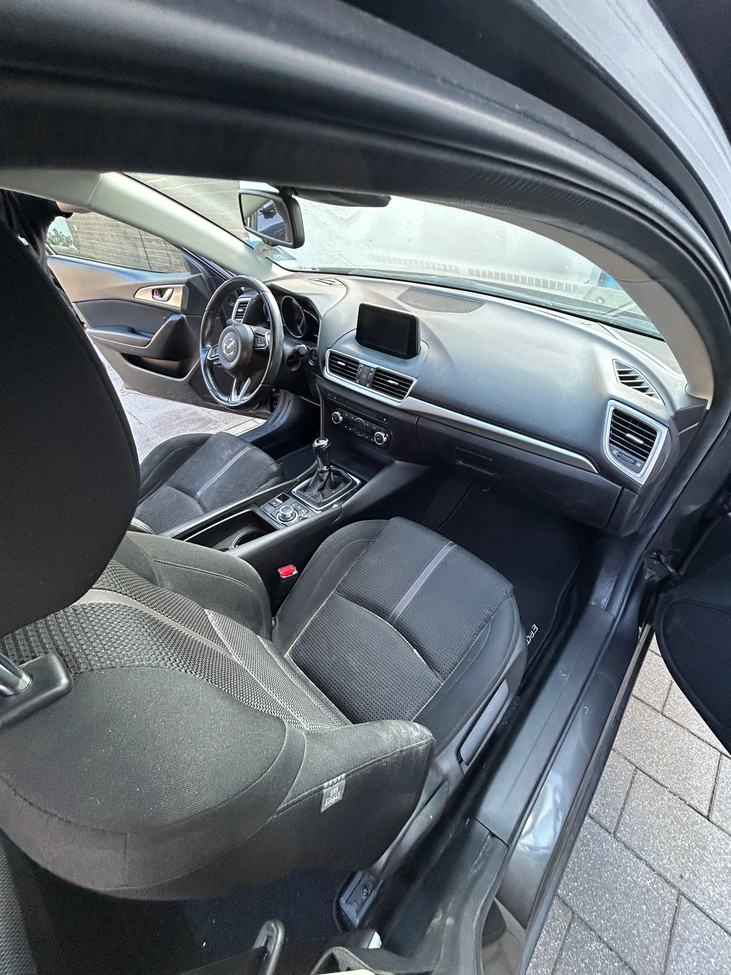 Cockpit & Beifahrerseite – Vorher